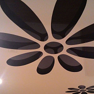 Фото резного натяжного потолка в форме цветка